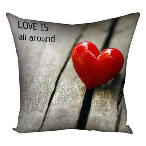 Подушка c принтом габардиновая Love is all around 30x30 см (3P_LP259) (1447341)
