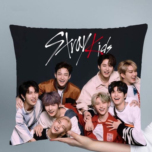Stray Kids ① Подушка з принтом Подушковик Stray Kids 32х32 см Чорний