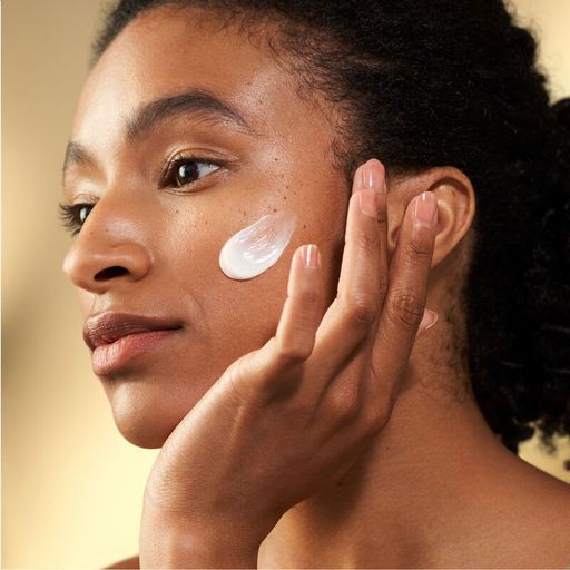 Підтягувальний та зміцнювальний крем для обличчя Shiseido Vital Perfection Uplifting And Firming Advanced Cream Soft, 50 мл
