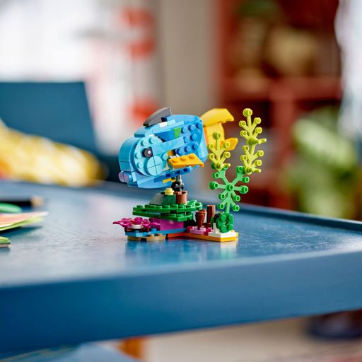 Конструктор LEGO Creator Экзотический попугай, 253 детали, от 7 лет (31136)