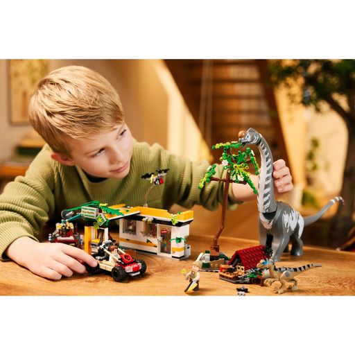 Конструктор LEGO Jurassic World Миссия по отслеживанию раптора и титанозавра, 582 детали, от 7 лет (76973)