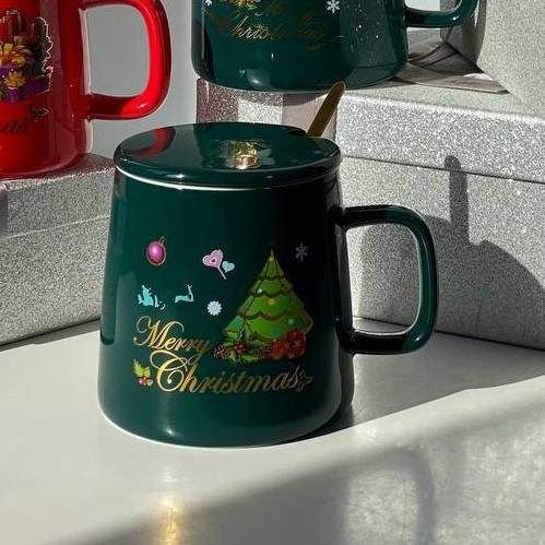 Кружка новогодняя Olens 8030-292-1 Рождественская с крышкой и ложкой керамическая 400 мл Зеленый (1491800)