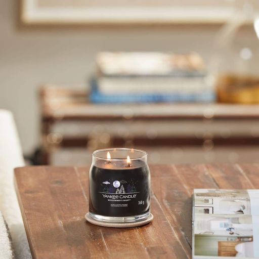 Ароматическая свеча Midsummer's Night Medium Yankee Candle (1521946)