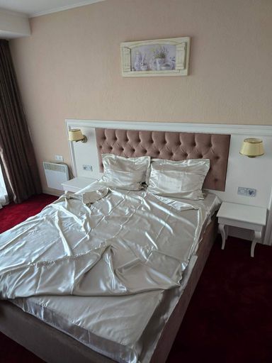 Атласна постільна білизна Сімейний 150 x 210 + 2 x  50 x 70 з простирадлом на гумці Білий (14140903) (1711214)