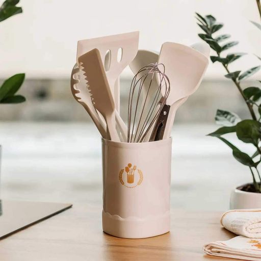 Набор кухонных принадлежностей на подставке TS Kitchen YRUR9 12шт с деревяной ручкой белый (1760650)