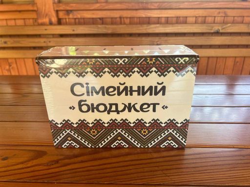 Дерев'яна скринька для грошей "Бюджет сім'ї:Колір (Червона Вишивка) (2007243)