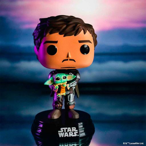 Фігурка Мандалорець з Ґроґу — Funko Pop! Star Wars: THE MANDALORIAN — MANDALORIAN WITH GROGU #461 (2009965)