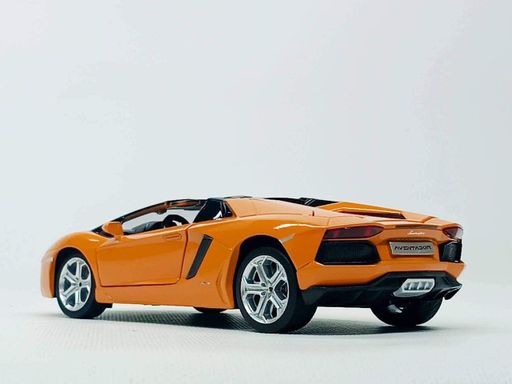 Игрушечная машинка Автопром Lamborghini Aventador Roadster – коллекционная модель, оранжевая, 19 см (2012196)