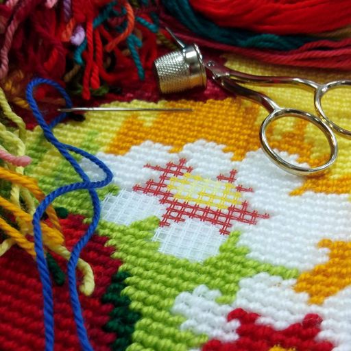 Вишивка напівхрестиком 40×40 см «Натюрморт з квітами», «Чарівниця», V-323 (2055801)