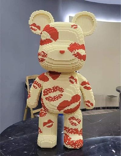 Конструктор Magic Blocks "Kisses" на 3031 деталь. Ведмедик Bearbrick 40,5 см (2075517)