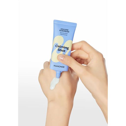 Успокаивающий солнцезащитный крем для лица Mamonde Calming Shot Azulene Sun Cream SPF 50+ PA++++, 35 мл