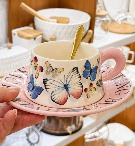 Чайна чашка "Butterfly" 270мл з блюдцем та ложечкою, рожевий, у подарунковій упаковці (2105720)