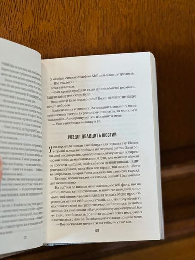 Служниця спостерігає (2138133)