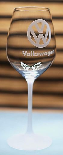 Винный бокал 480мл с гравировкой Volkswagen Volkswagen подарок для автолюбителя стеклянный фужер с логотипом (2149395)