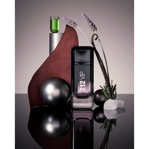 212 VIP BLACK オードパルファム 100ml 楽天市場】キャロライナヘレラ 212 VIP ブラック