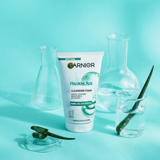 Очищающая гиалуроновая алоэ-пенка для лица Garnier Skin Naturals для нормальной и чувствительной кожи, 150 мл