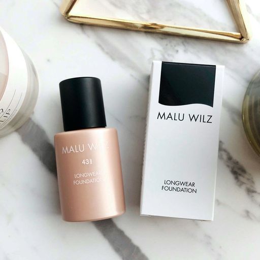 Уценка! Стойкая тональная основа для лица Malu Wilz Longwear Foundation 17 Almond, 30 мл