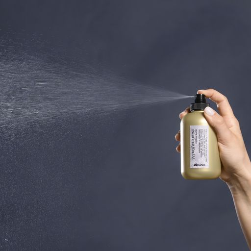 Спрей-праймер Davines More Inside Blow Dry Primer для підготовки волосся до стайлінгу