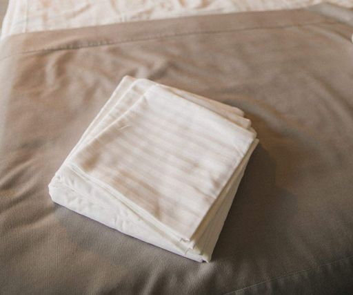 Комплект постельного белья Ideal Textile страйп сатин ivory двуспальный евро Полоска 1 см (931601)
