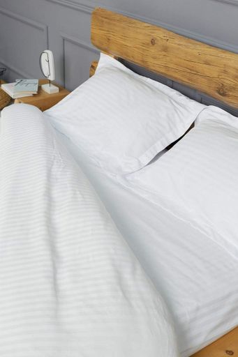 Комплект постельного белья Ideal Textile страйп сатин белый Семейный Полоска 1 см (931602)