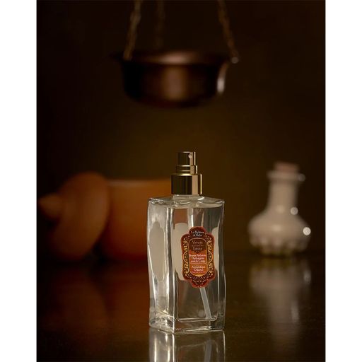 Парфюмированный мист для тела La Sultane de Saba Moisturizing Body Mist Ayurvedique Амбра, ваниль и пачули, 200 мл