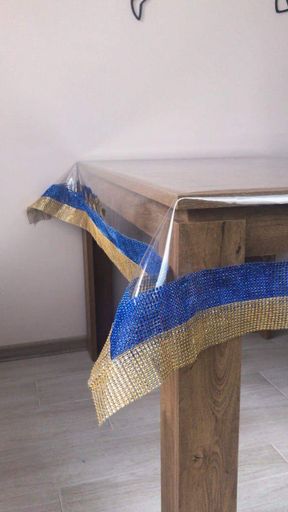 Силиконовая скатерть с Cине-желтой стразовой лентой  300х150 см (981445)